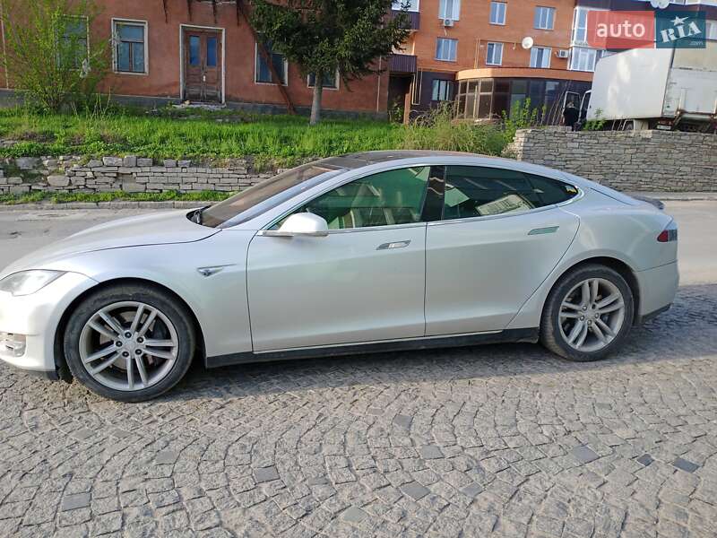 Ліфтбек Tesla Model S 2013 в Кам'янець-Подільському