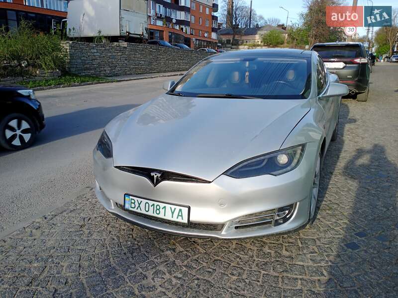 Ліфтбек Tesla Model S 2013 в Кам'янець-Подільському