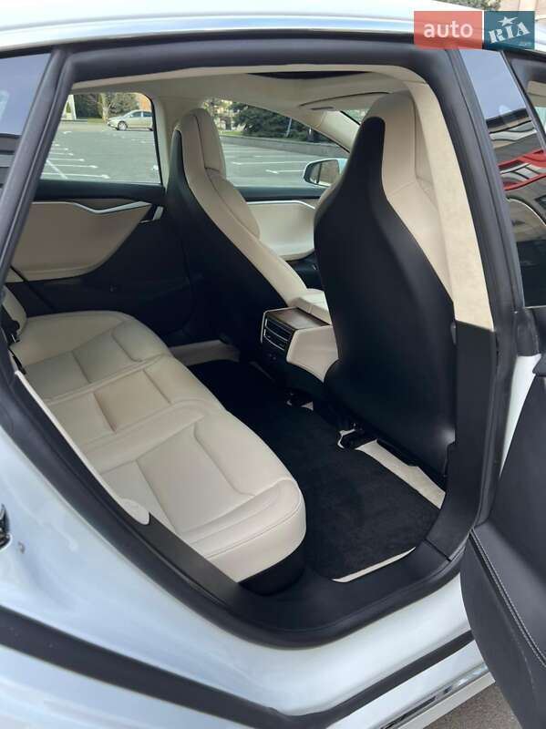 Лифтбек Tesla Model S 2018 в Киеве фото 12 Лифтбек Tesla Model S 2018 в Киеве