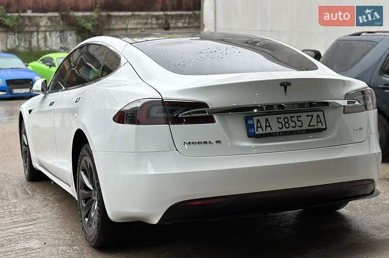 Лифтбек Tesla Model S 2018 в Киеве фото 5 Лифтбек Tesla Model S 2018 в Киеве