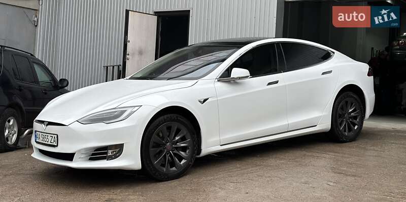 Лифтбек Tesla Model S 2018 в Киеве фото 3 Лифтбек Tesla Model S 2018 в Киеве