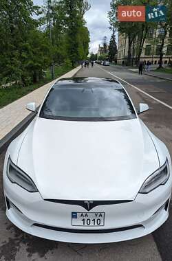 Tesla Model S  2021