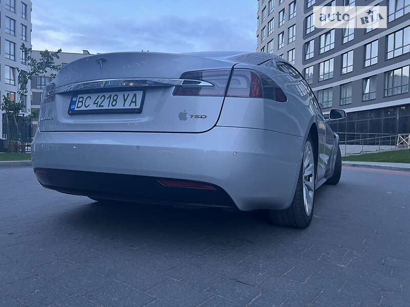 Ліфтбек Tesla Model S 2016 в Львові