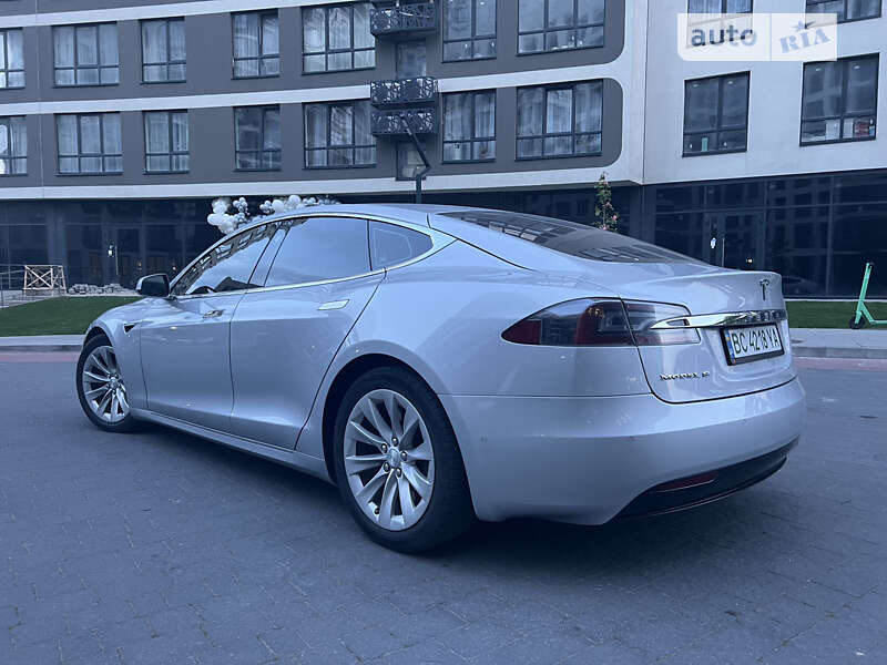 Ліфтбек Tesla Model S 2016 в Львові
