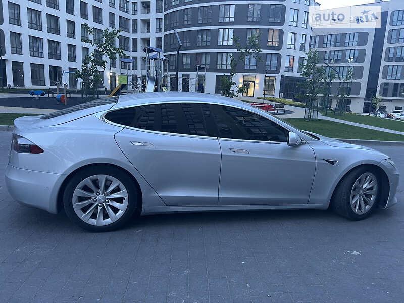 Ліфтбек Tesla Model S 2016 в Львові