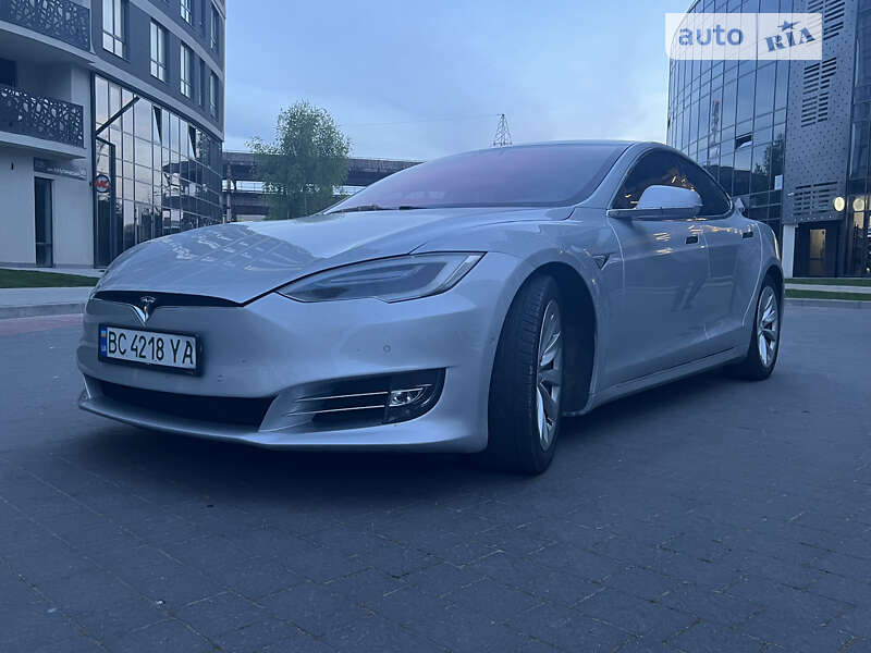 Ліфтбек Tesla Model S 2016 в Львові