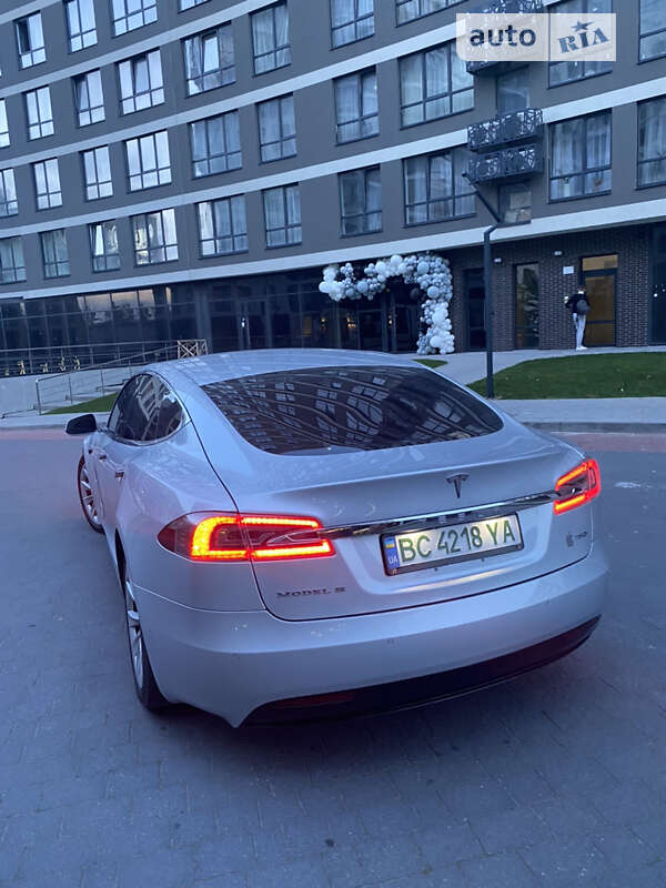 Ліфтбек Tesla Model S 2016 в Львові