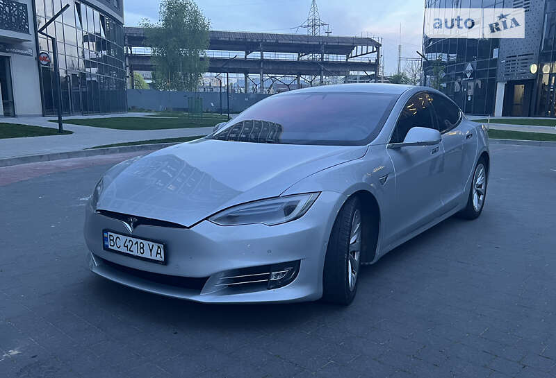 Ліфтбек Tesla Model S 2016 в Львові