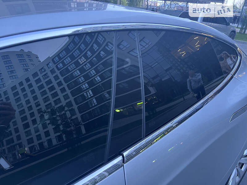 Ліфтбек Tesla Model S 2016 в Львові