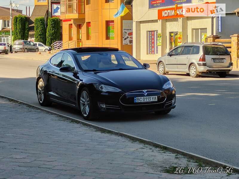 Ліфтбек Tesla Model S 2015 в Чемерівцях фото Ліфтбек Tesla Model S 2015 в Чемерівцях
