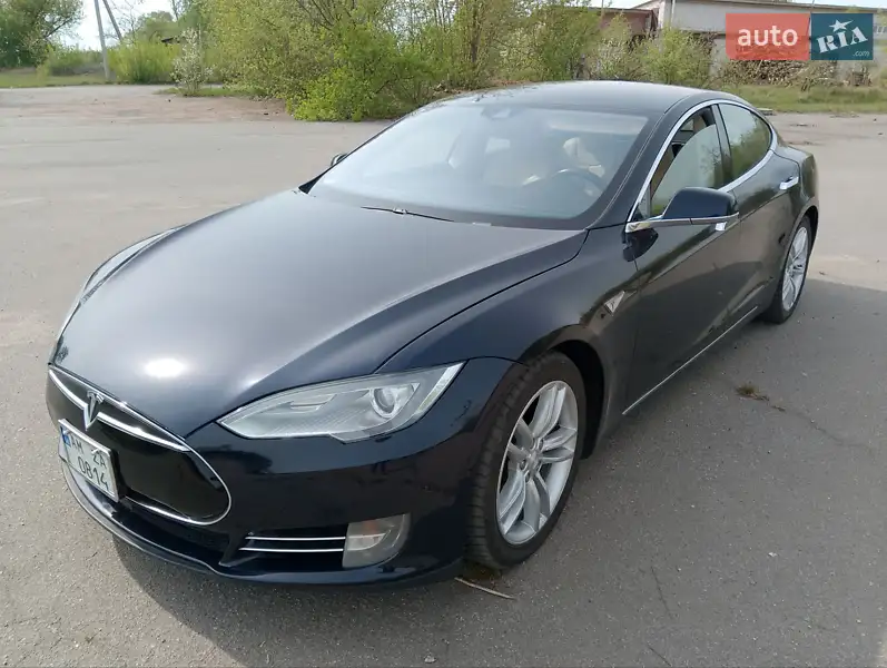 Tesla Model S 2015