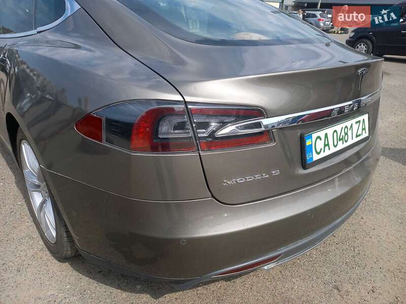 Лифтбек Tesla Model S 2016 в Черкассах