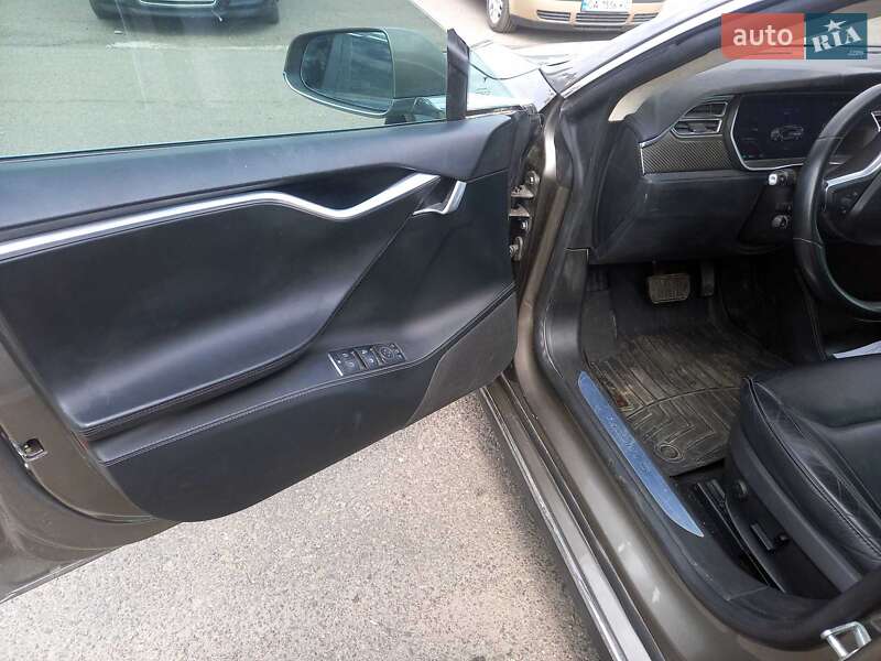 Лифтбек Tesla Model S 2016 в Черкассах