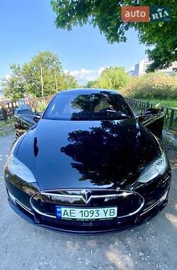 Tesla Model S  2015
