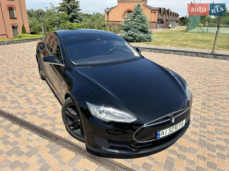 Tesla Model S 2014
