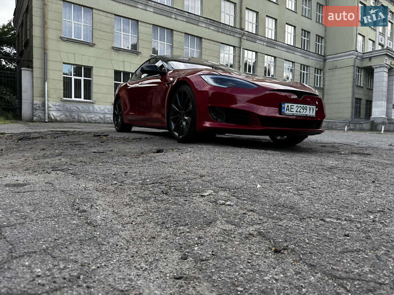 Лифтбек Tesla Model S 2019 в Днепре