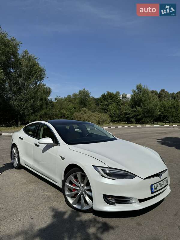 Лифтбек Tesla Model S 2017 в Запорожье