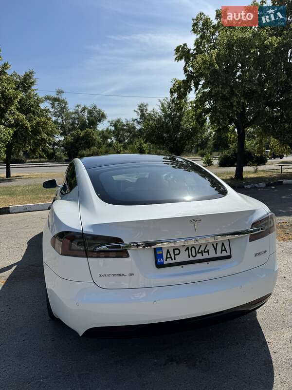 Лифтбек Tesla Model S 2017 в Запорожье