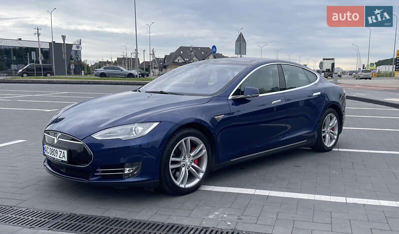 Лифтбек Tesla Model S 2015 в Луцке