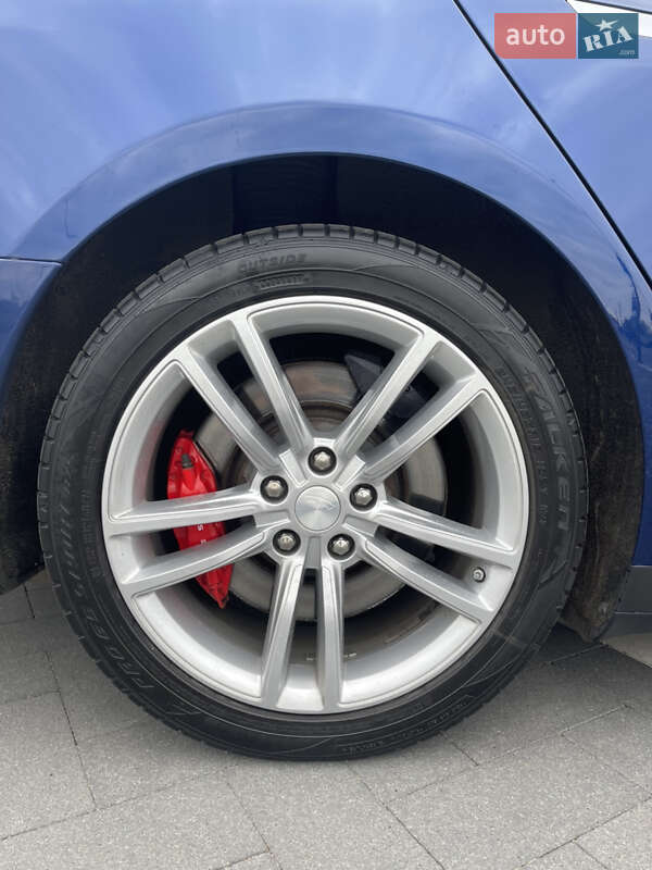 Лифтбек Tesla Model S 2015 в Луцке