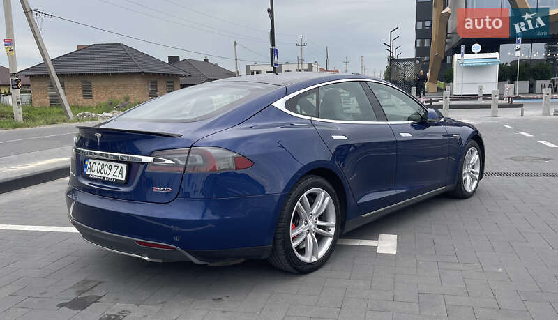 Лифтбек Tesla Model S 2015 в Луцке