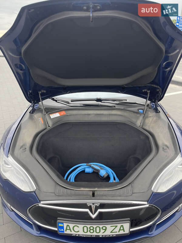 Лифтбек Tesla Model S 2015 в Луцке