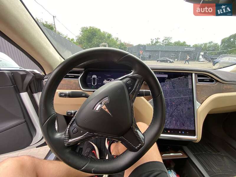 Лифтбек Tesla Model S 2017 в Запорожье