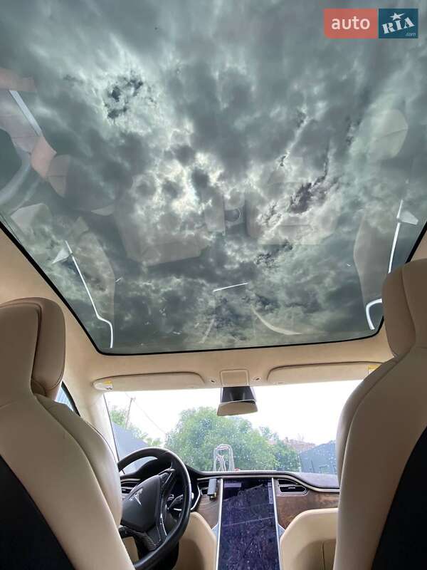Лифтбек Tesla Model S 2017 в Запорожье