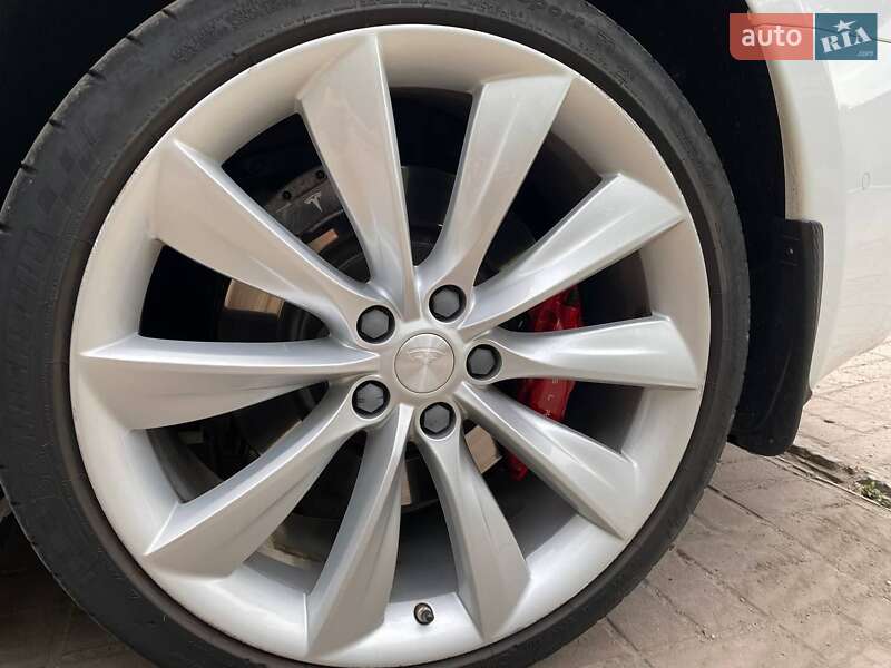 Лифтбек Tesla Model S 2017 в Запорожье