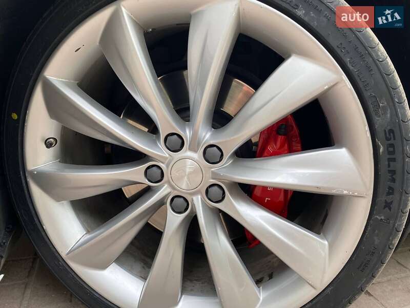 Лифтбек Tesla Model S 2017 в Запорожье