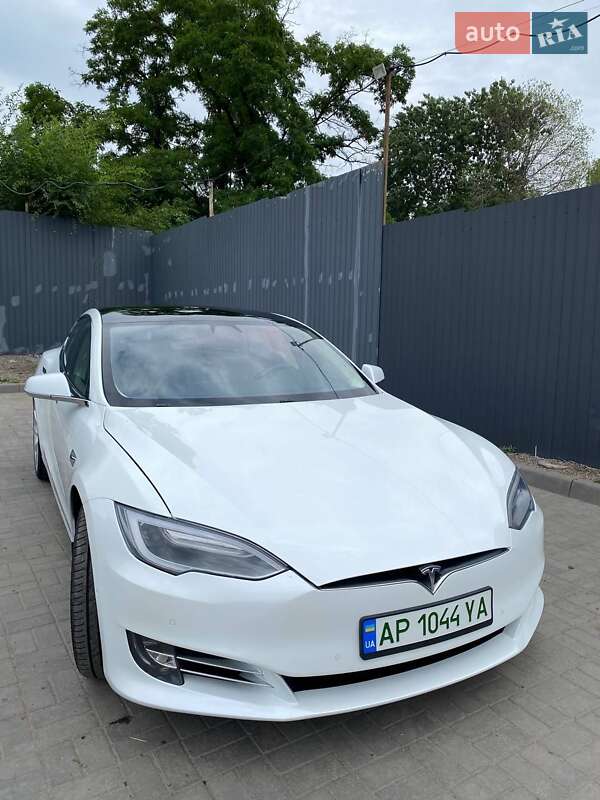 Лифтбек Tesla Model S 2017 в Запорожье