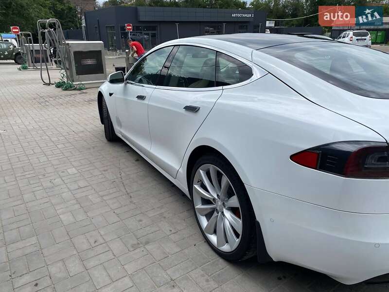Лифтбек Tesla Model S 2017 в Запорожье