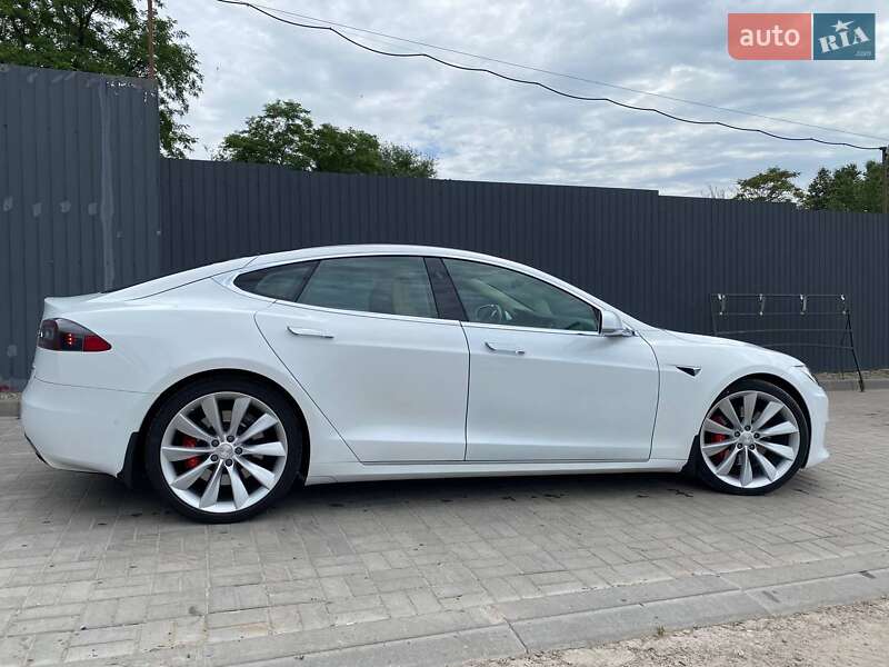 Лифтбек Tesla Model S 2017 в Запорожье