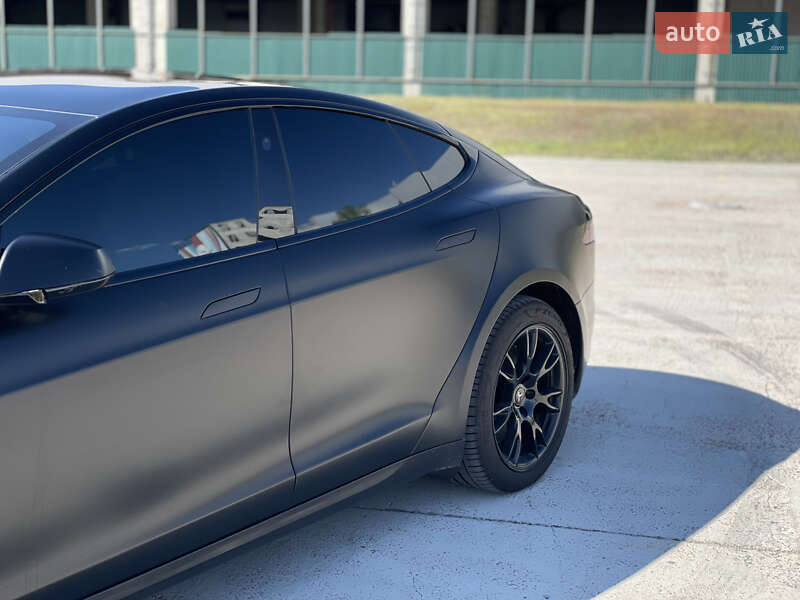 Лифтбек Tesla Model S 2021 в Киеве