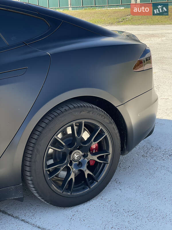 Лифтбек Tesla Model S 2021 в Киеве