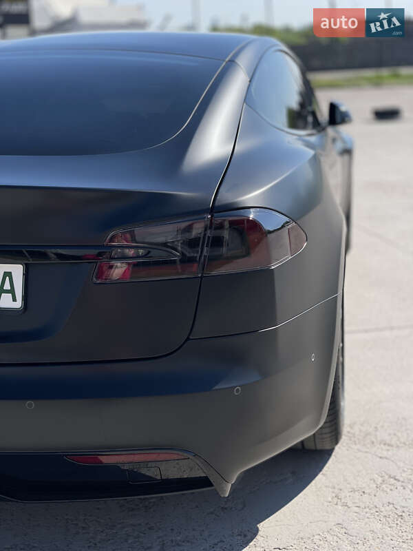 Лифтбек Tesla Model S 2021 в Киеве