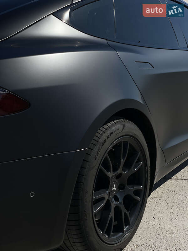 Лифтбек Tesla Model S 2021 в Киеве