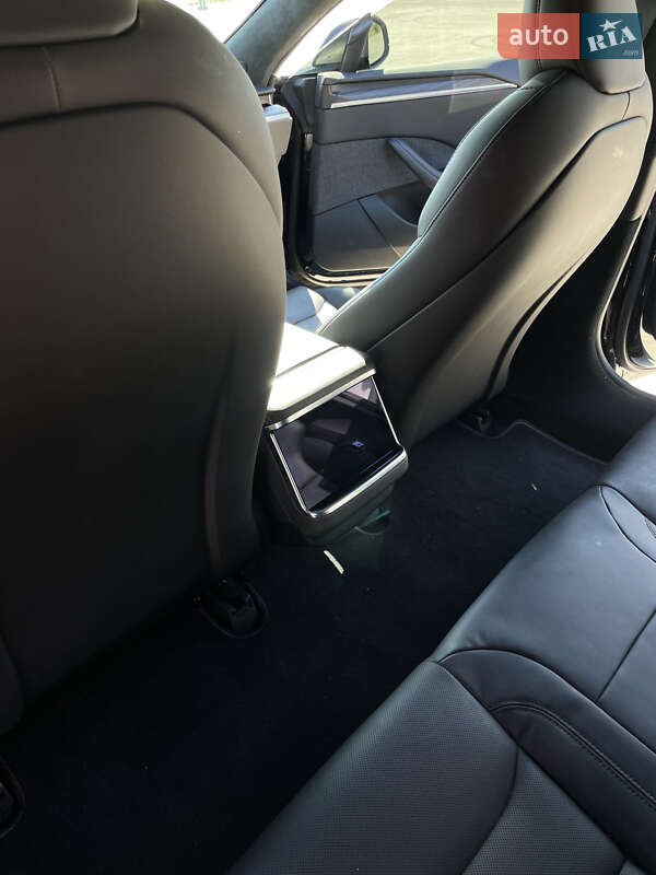 Лифтбек Tesla Model S 2021 в Киеве