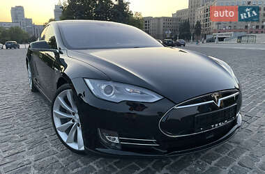 Tesla Model S  2015