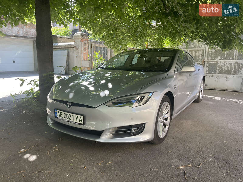 Tesla Model S 2018