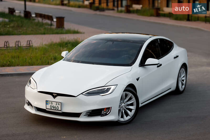 Лифтбек Tesla Model S 2019 в Чернигове