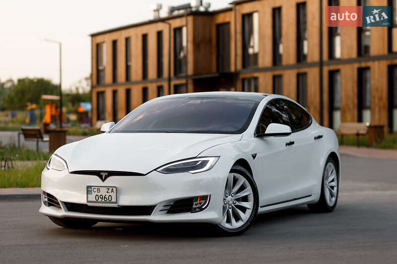 Лифтбек Tesla Model S 2019 в Чернигове