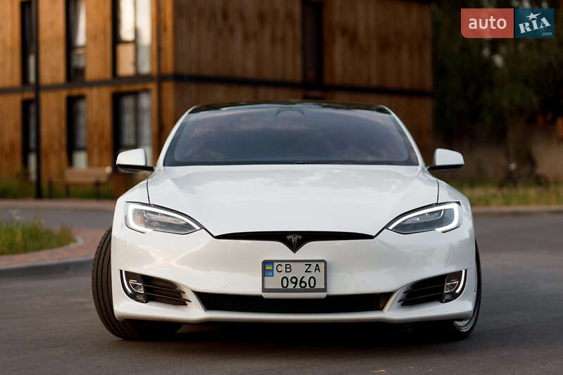 Лифтбек Tesla Model S 2019 в Чернигове