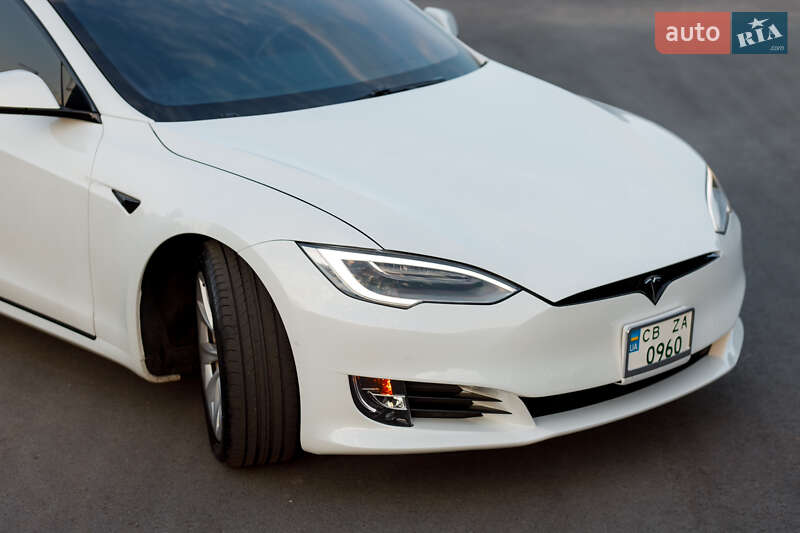 Лифтбек Tesla Model S 2019 в Чернигове