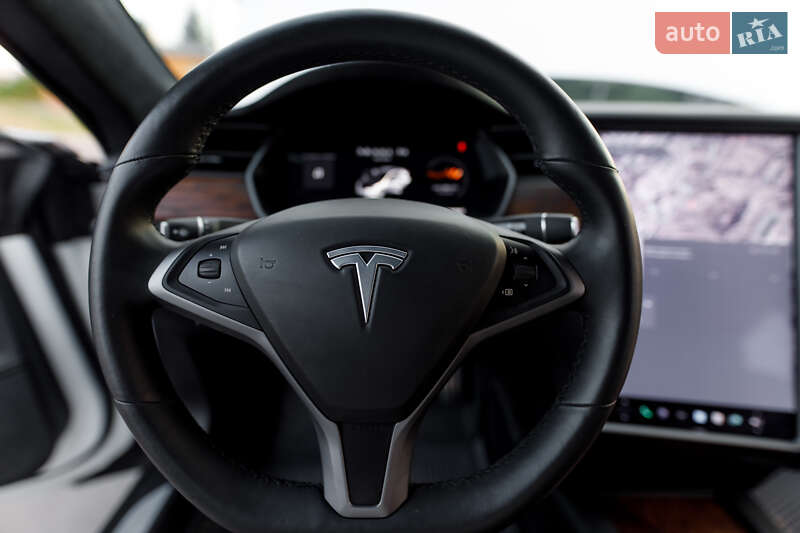 Лифтбек Tesla Model S 2019 в Чернигове