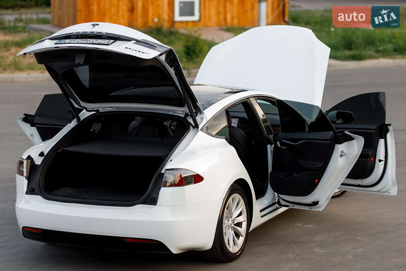 Лифтбек Tesla Model S 2019 в Чернигове