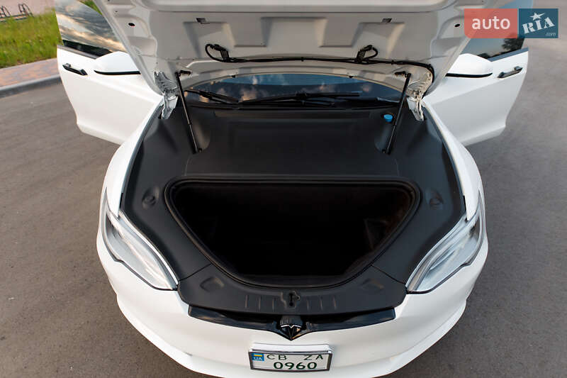 Лифтбек Tesla Model S 2019 в Чернигове
