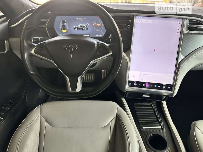 Ліфтбек Tesla Model S 2016 в Золочеві