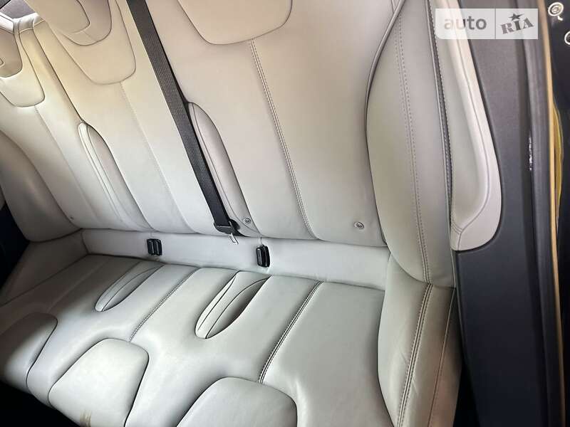 Ліфтбек Tesla Model S 2016 в Золочеві