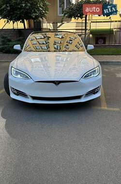 Tesla Model S  2020